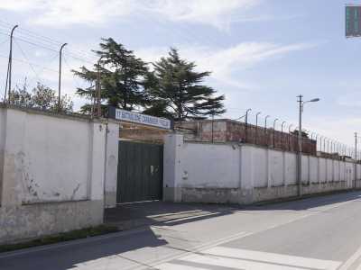 Sulla sinistra incrociamo l�ingresso dell'11� Battiglione Carabinieri Puglia
